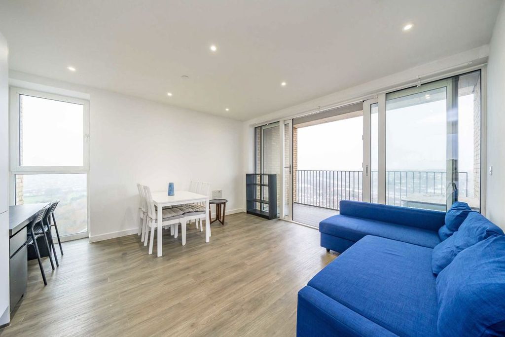 Property photo 2 of 8