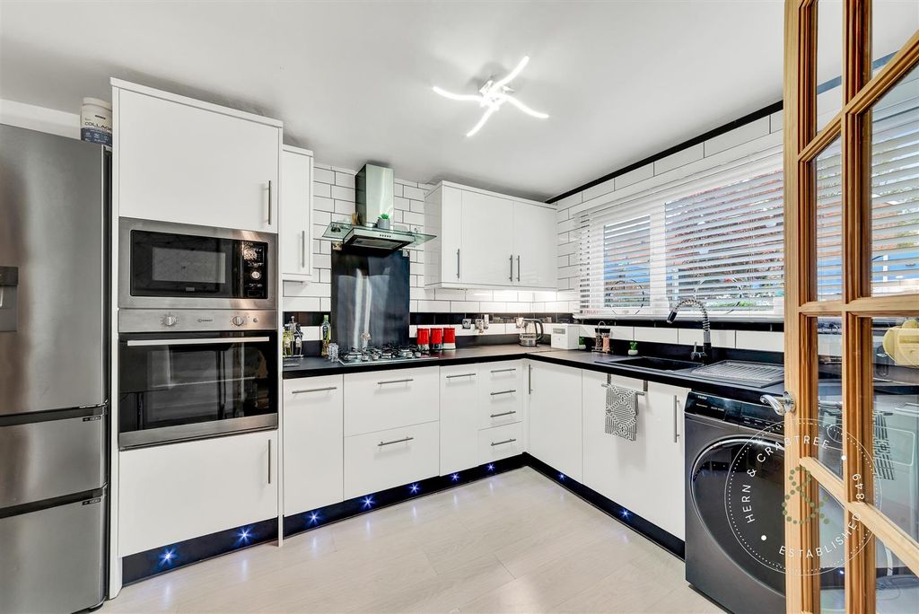 Property photo 2 of 35 Chapel-Wood-06.Jpg