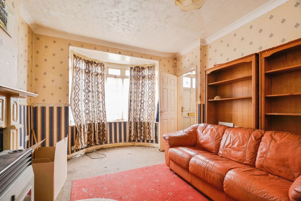 Property photo 3 of 10 Pbox-Img.Jpg