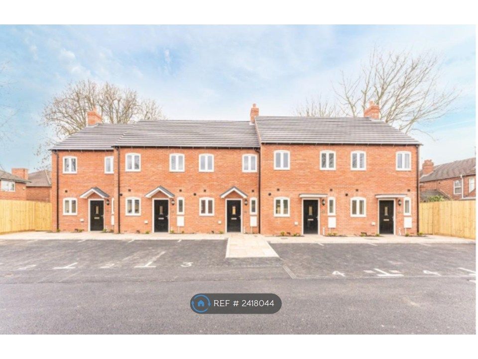 Property photo 2 of 15 House With Parking