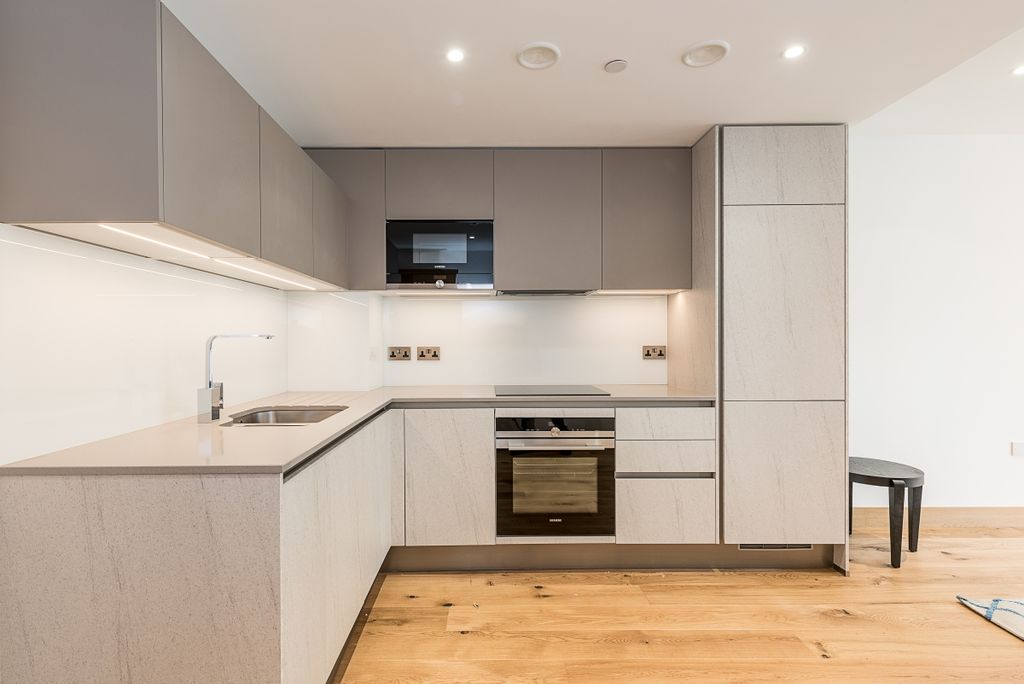Property photo 3 of 9 Kitchen