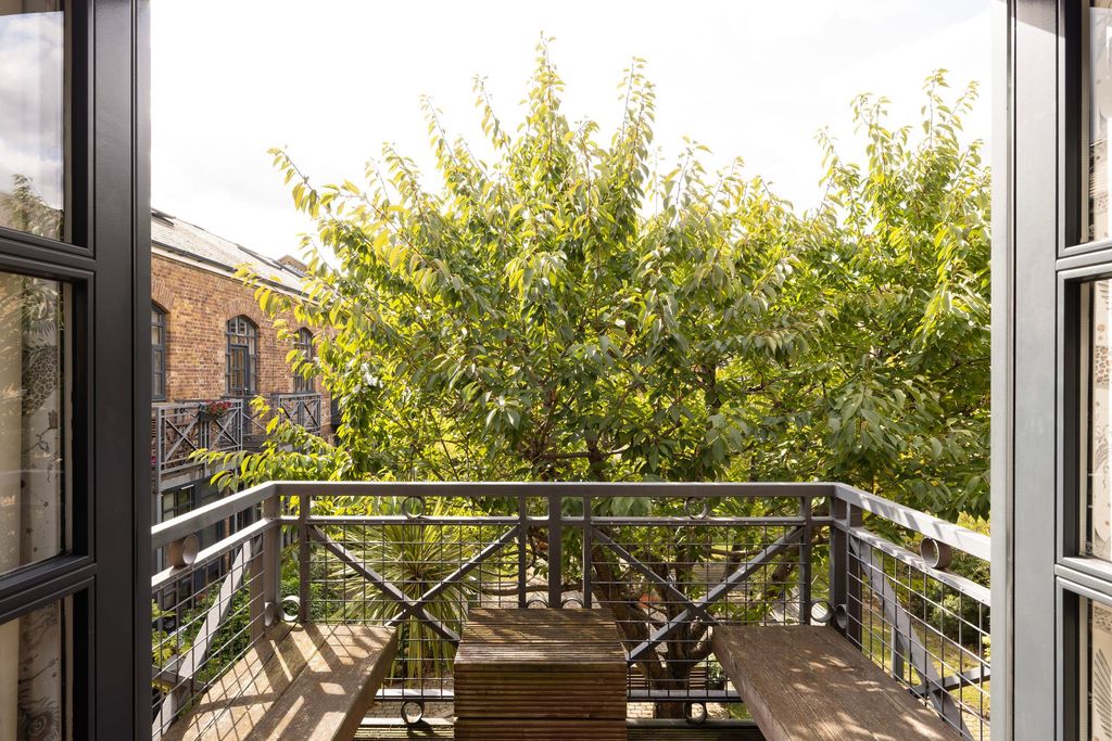 Property photo 2 of 11