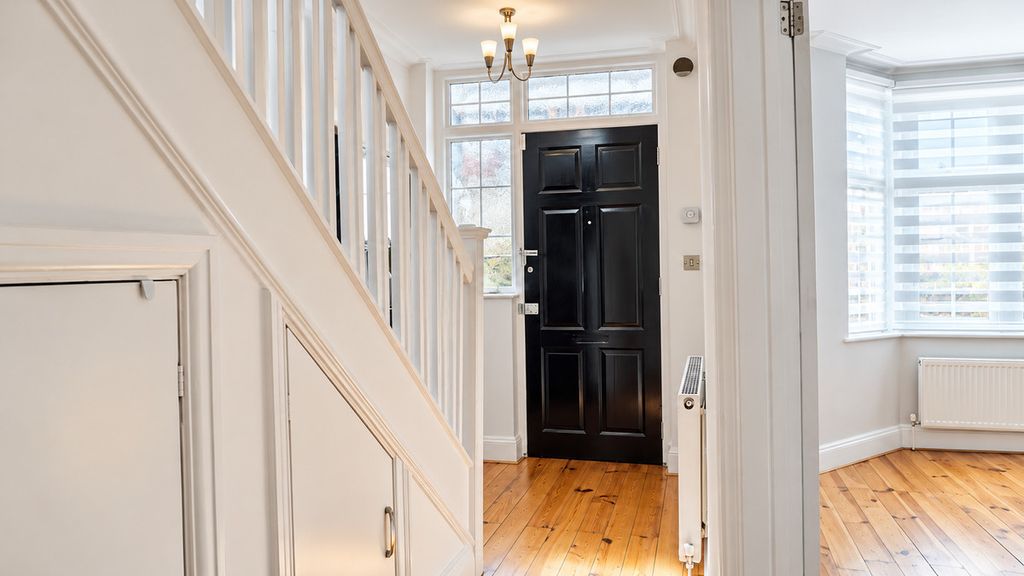Property photo 2 of 24