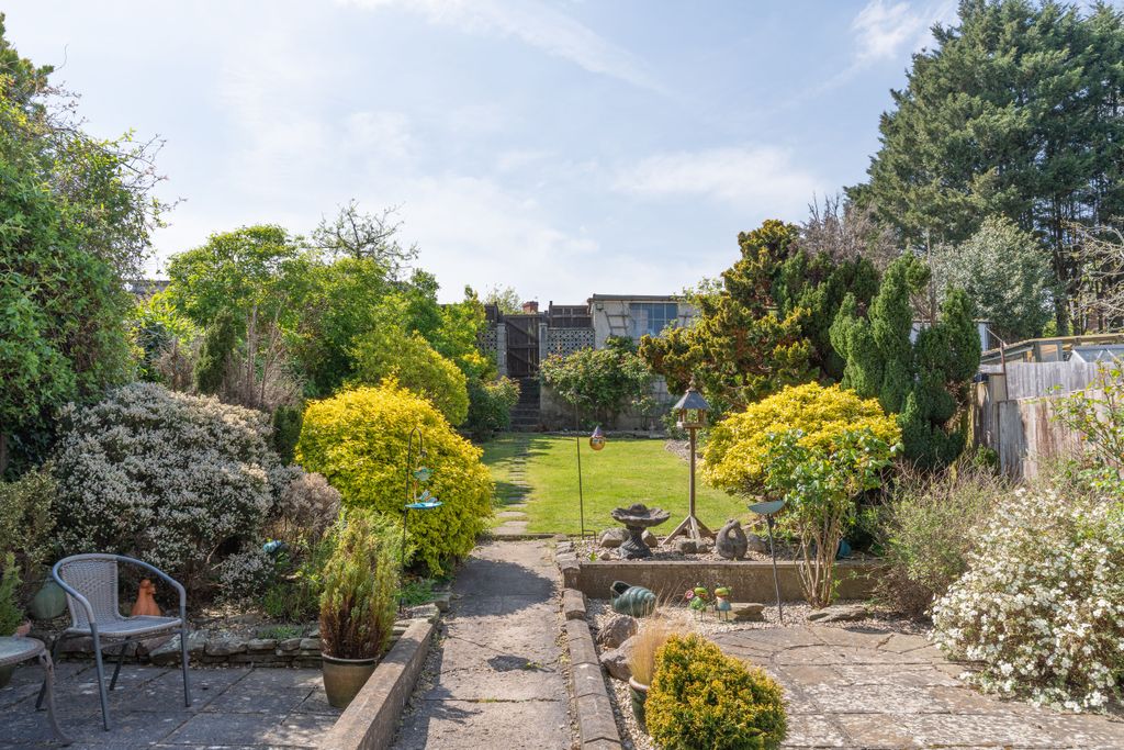Property photo 3 of 14 5