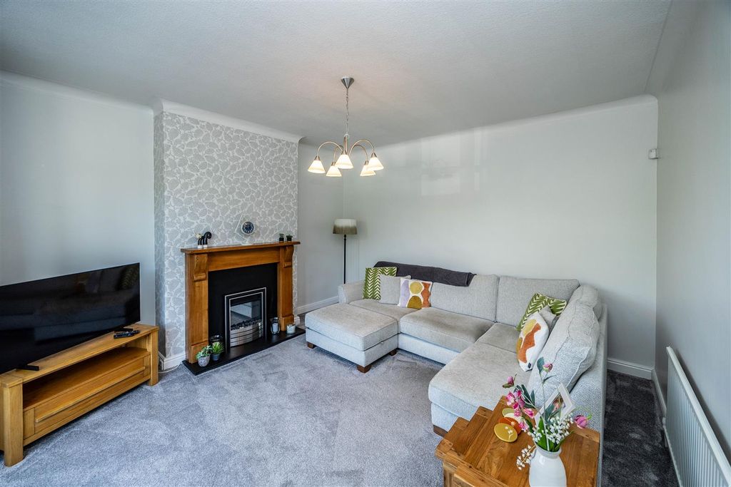 Property photo 3 of 41 Bmshelf-110826-18.Jpg