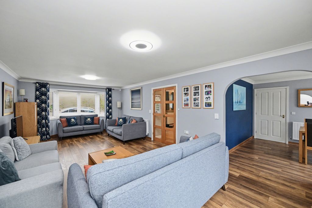 Property photo 2 of 27