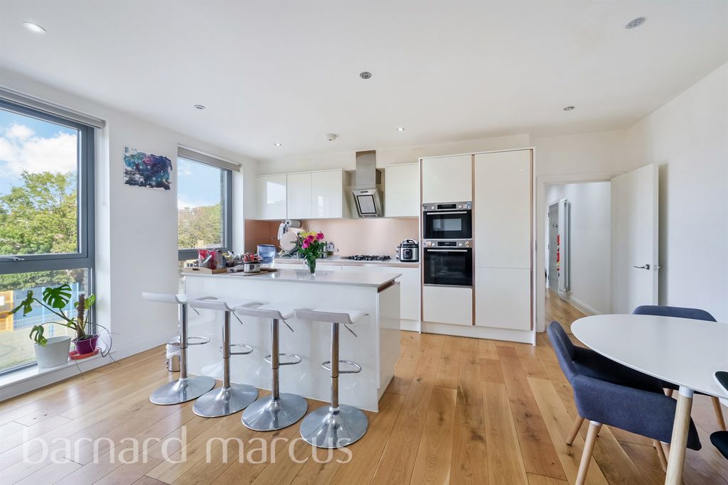 Property photo 2 of 16