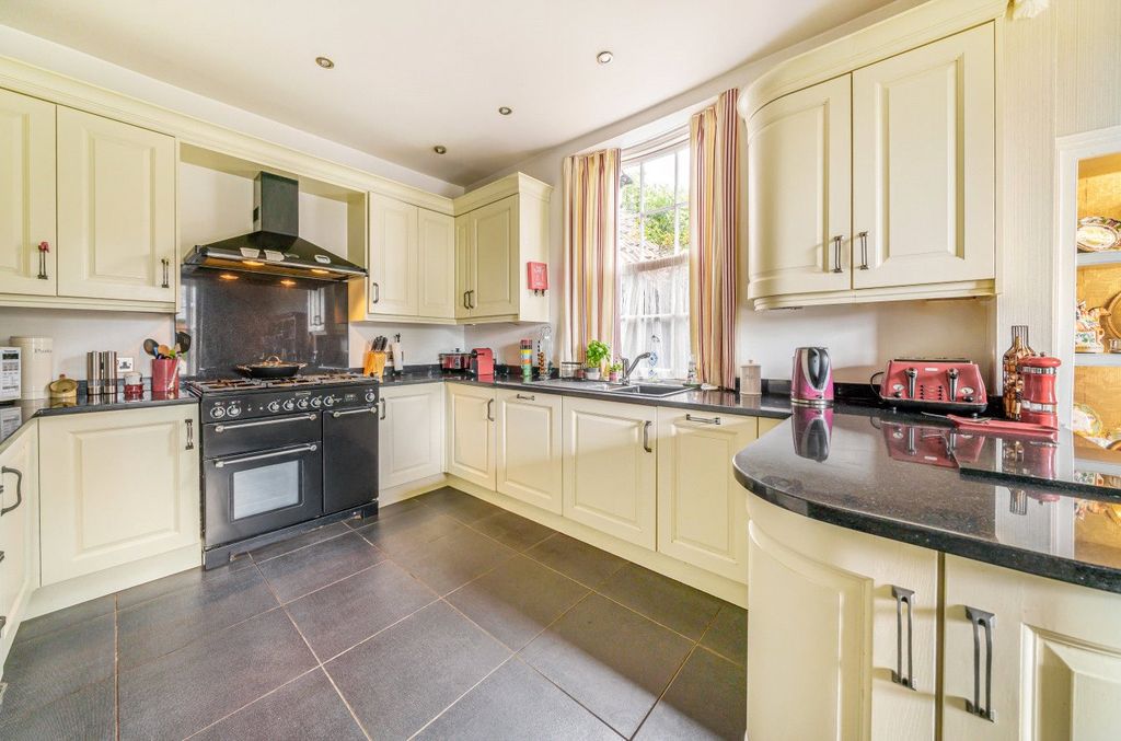 Property photo 3 of 15 Kitchen