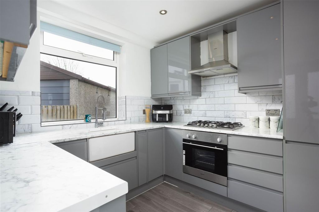 Property photo 2 of 19 00009.Jpg