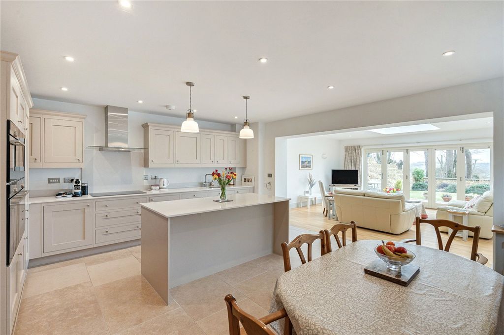 Property photo 3 of 16 Kitchen / Dining