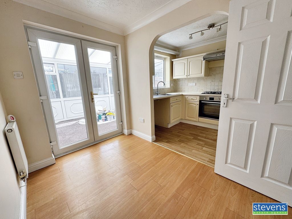 Property photo 3 of 10 Image00003