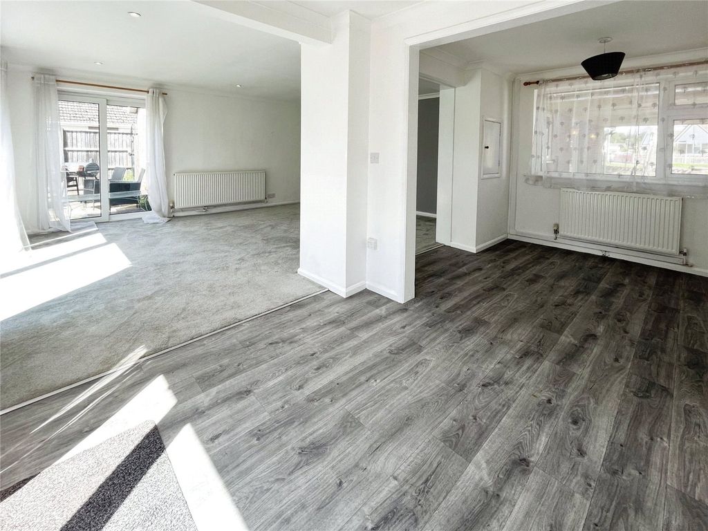 Property photo 2 of 10 Living / Dining Room