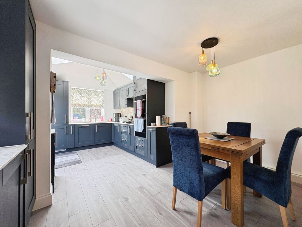 Property photo 3 of 27 394c6E98-16