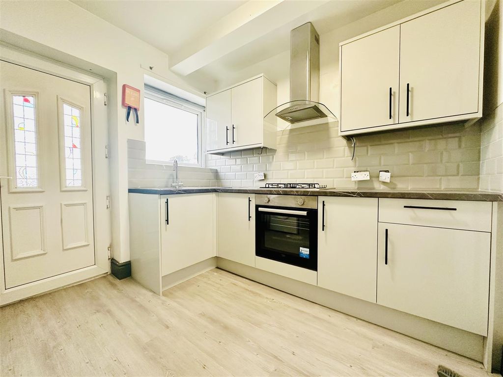 Property photo 2 of 14 Kitchen