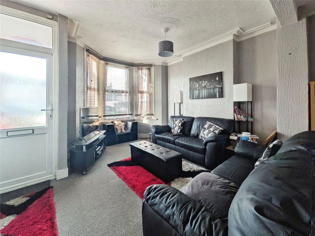 Property photo 2 of 8 Picture No. 12