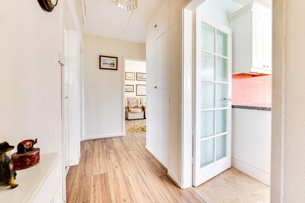 Property photo 2 of 19 3 St Bartholomews Close, Kettering-9.Jpg