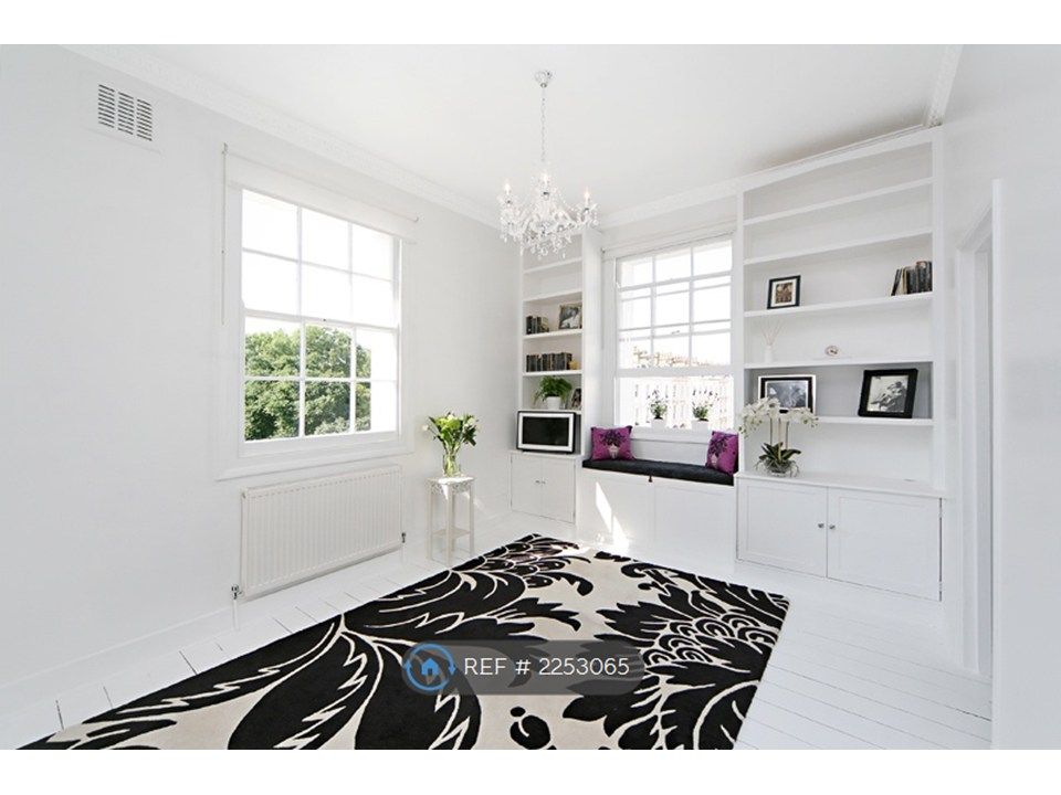 Property photo 3 of 26 Sitting Room