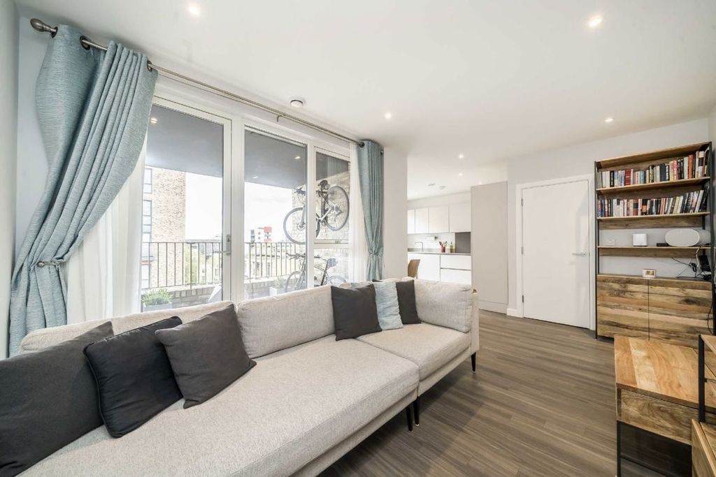 Property photo 2 of 6