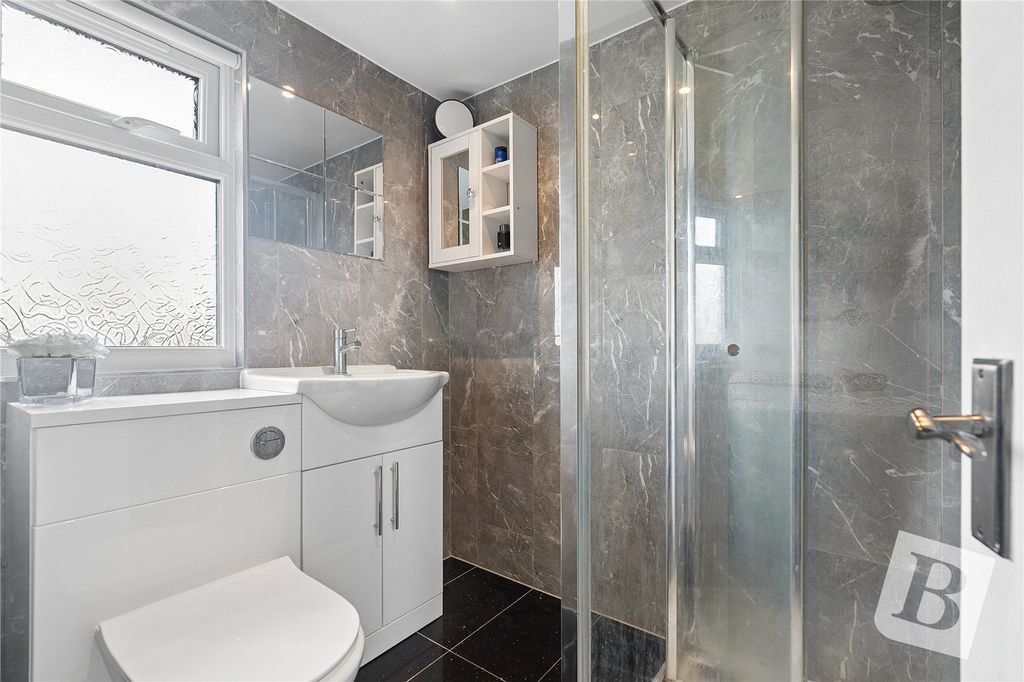 Property photo 3 of 12 En-Suite