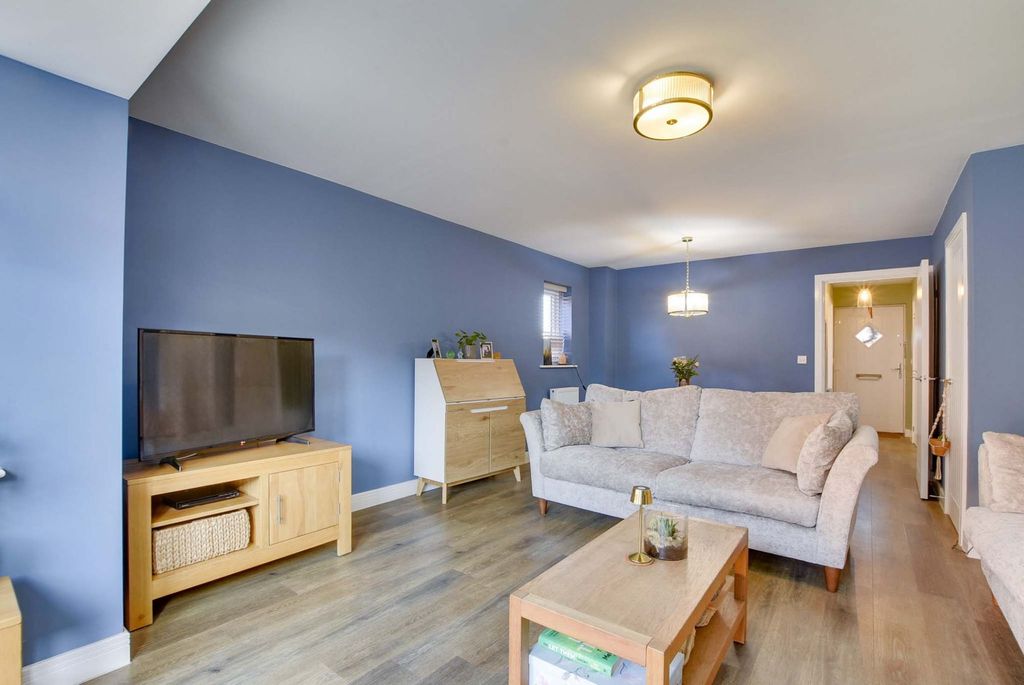 Property photo 3 of 21