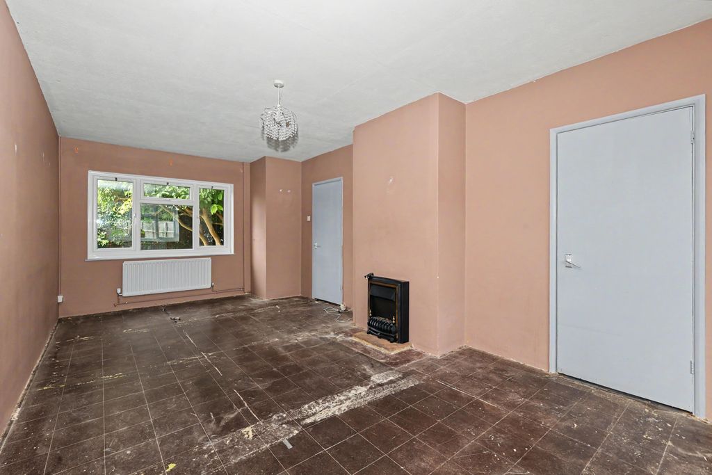 Property photo 2 of 16 5 Reedland Crescent, Faversham, Kent, Me13 7Hr