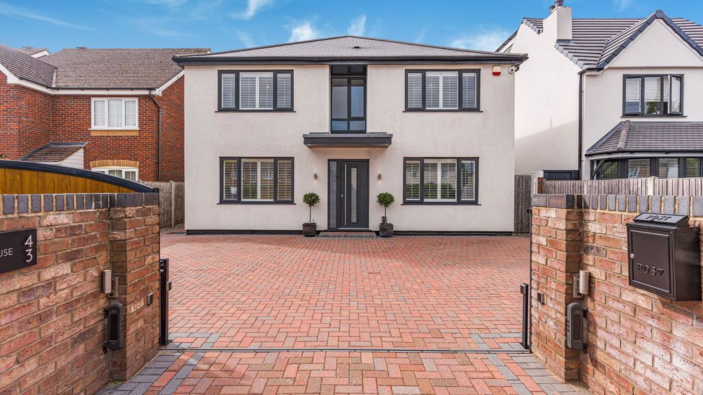 Property photo 1 of 33