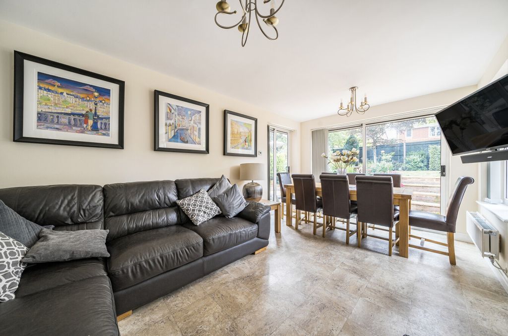 Property photo 3 of 19 1304835-18-684823...