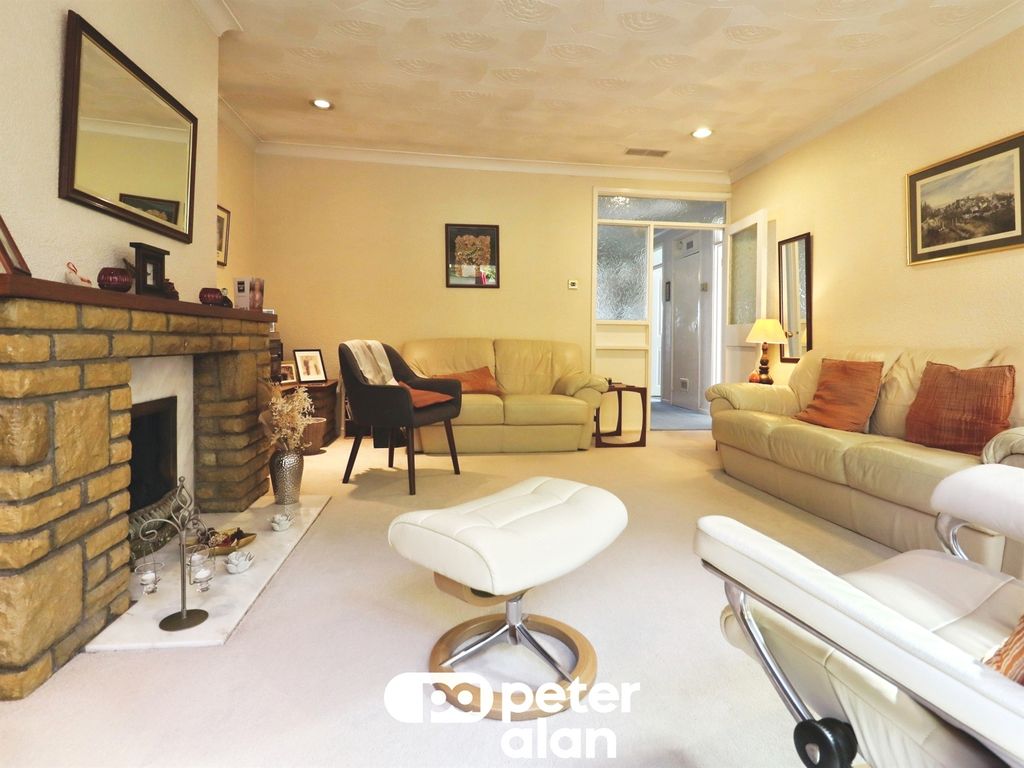 Property photo 3 of 25