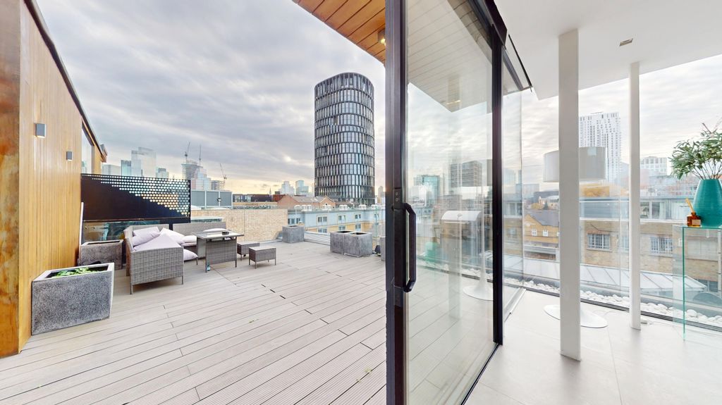 Property photo 2 of 31