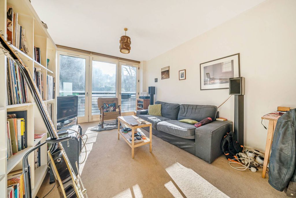 Property photo 2 of 8