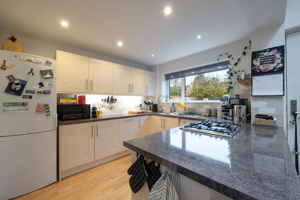 Property photo 2 of 21