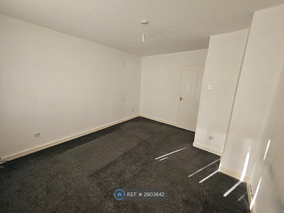 Property photo 3 of 6 Bedroom 1