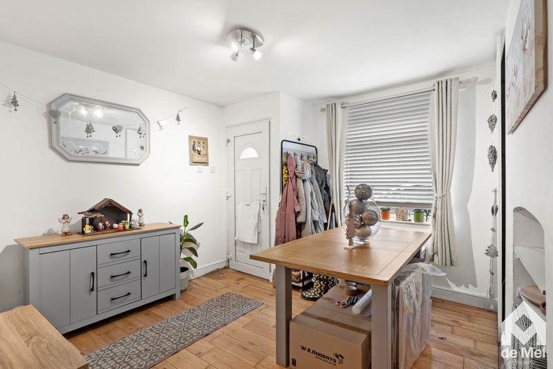 Property photo 3 of 9 Photo 7