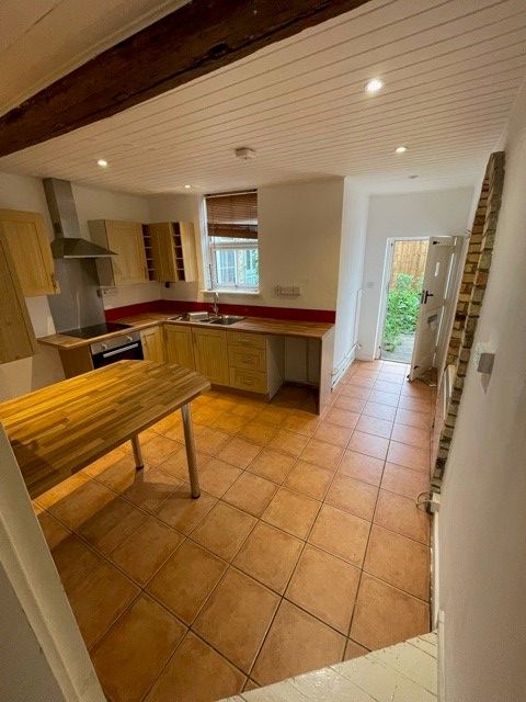 Property photo 2 of 9 Kitchen