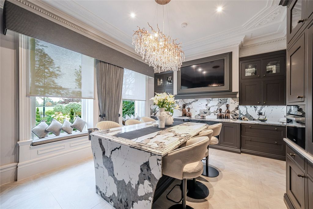 Property photo 2 of 24 Kitchen