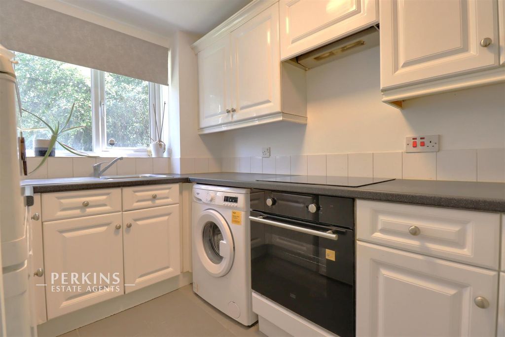 Property photo 2 of 4 Kitchen.Jpg