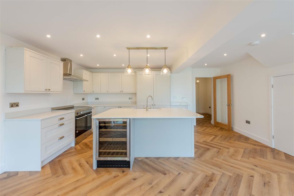 Property photo 3 of 15 Bickenhill Green Court - By Chasrliegeaterphotogra