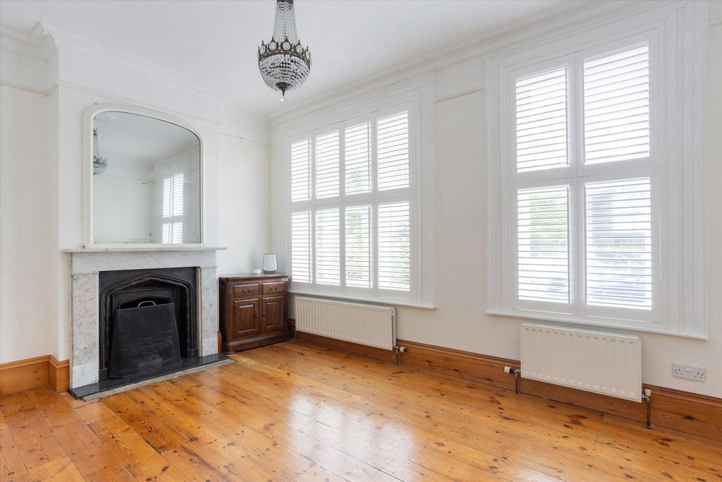 Property photo 3 of 18 Image