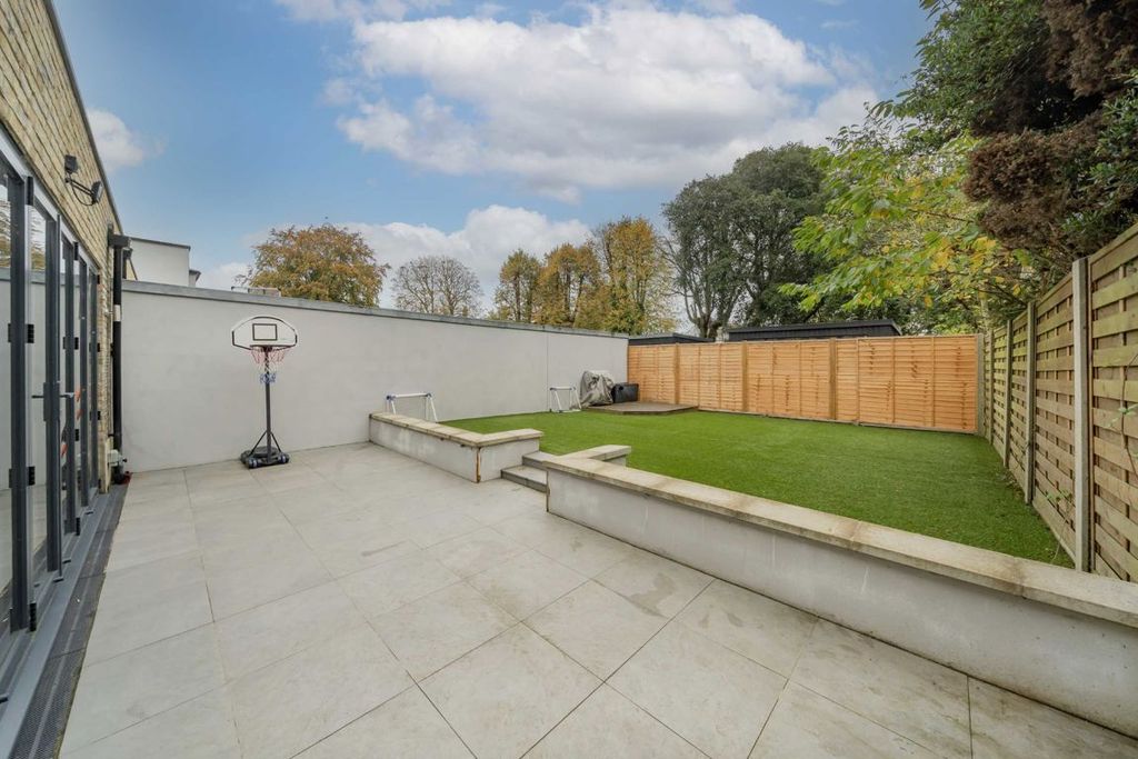 Property photo 3 of 10