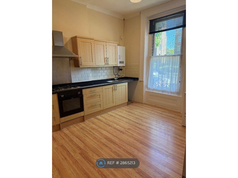 Property photo 3 of 11 Kitchen