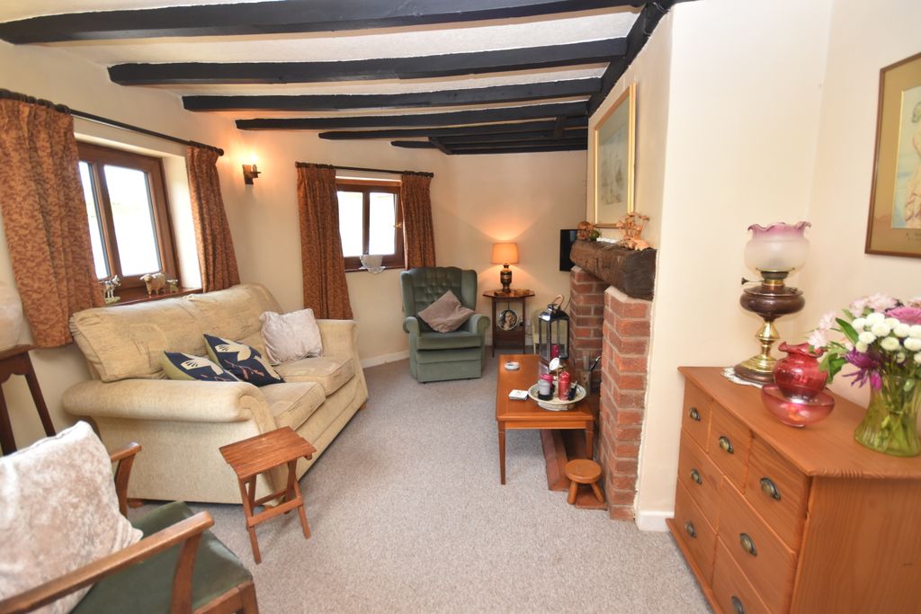 Property photo 3 of 18 Lounge