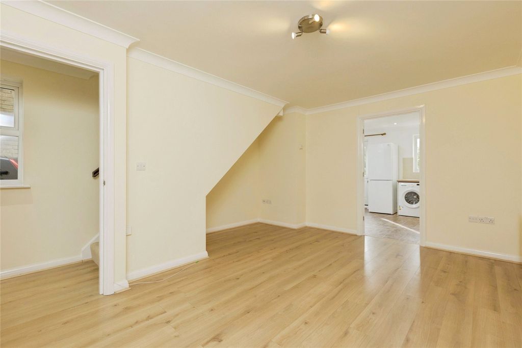 Property photo 2 of 16 Picture No. 14