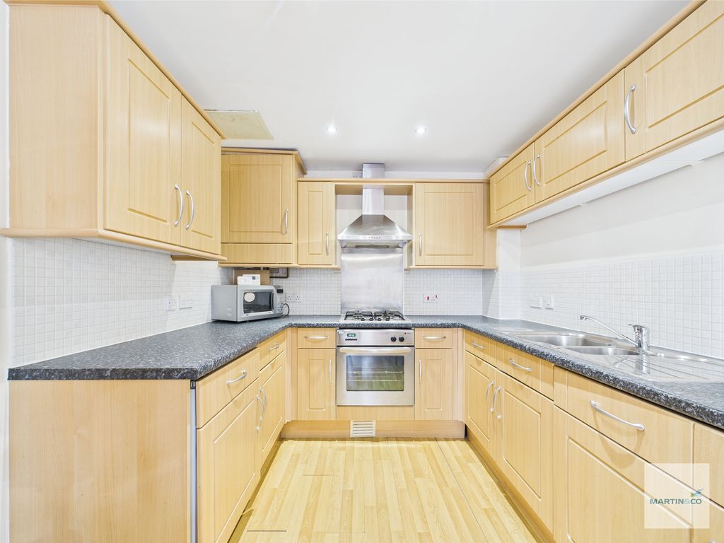 Property photo 3 of 7 Cam03394G0-Pr0292-Still002