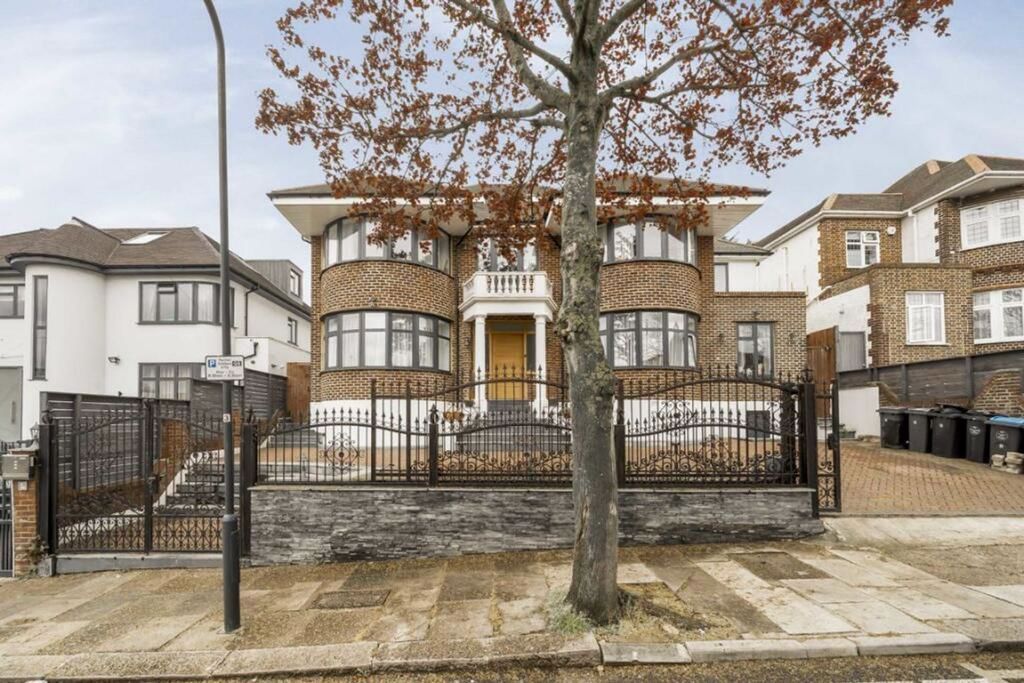 Property photo 2 of 17