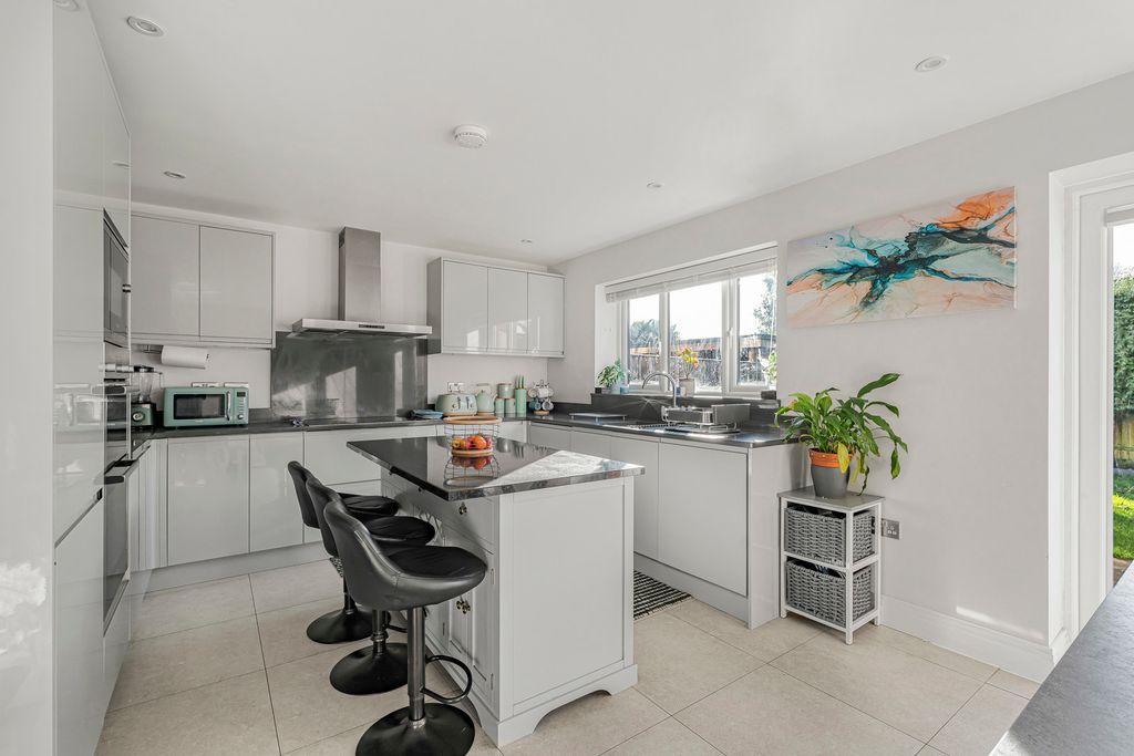 Property photo 3 of 26 Kitchen