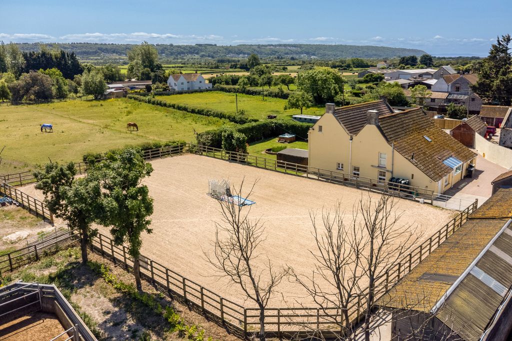 Property photo 1 of 29 Equestrian