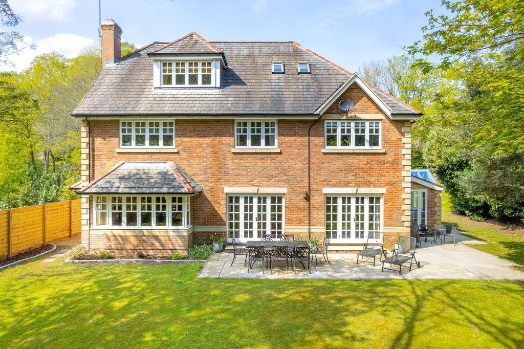 Property photo 1 of 22 Redhill Lodge