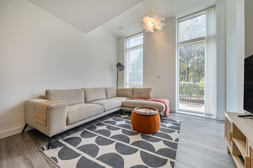 Property photo 3 of 20 Reception