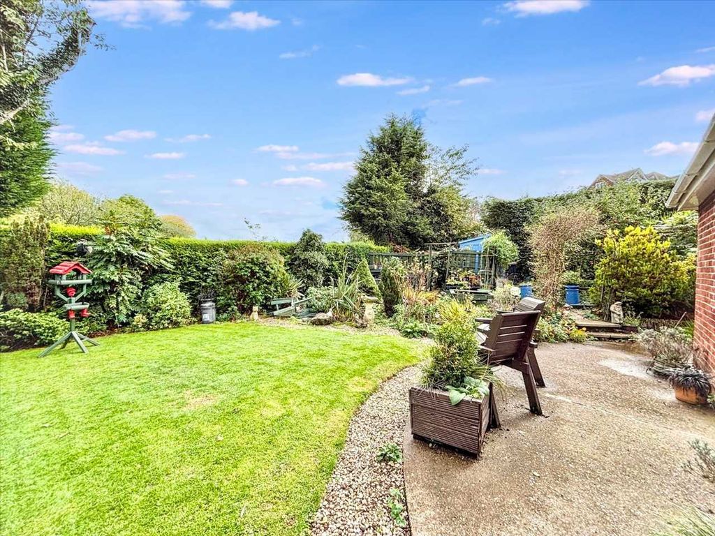 Property photo 3 of 27