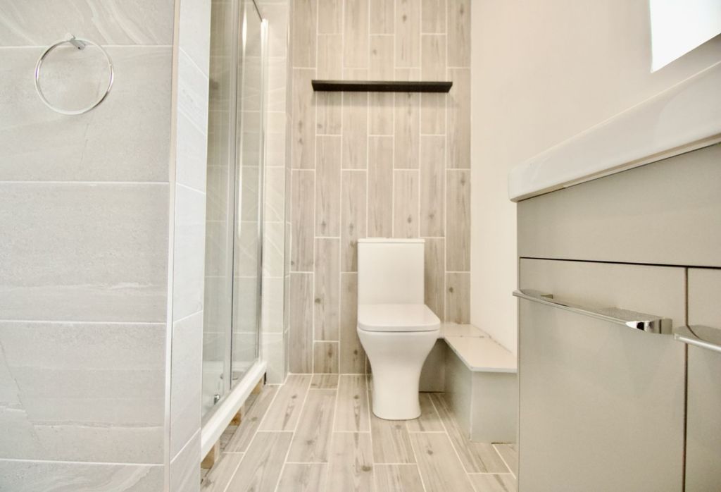 Property photo 3 of 4 Belgrave Gate Bathroom